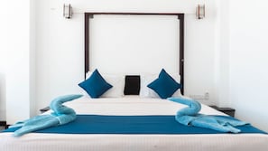 Family Room | 1 bedroom, individually decorated, individually furnished, desk - Cozy Cocos (Weligama)