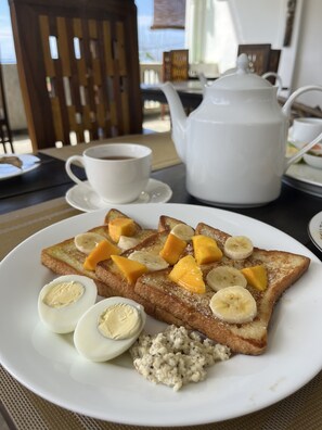 Free daily English breakfast
