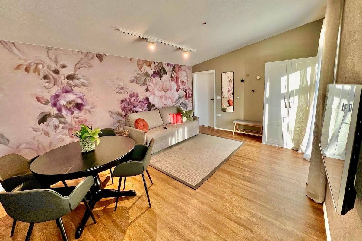 Apartamento Deluxe, balcón, vistas a la piscina | Sistema de insonorización, wifi gratis, ropa de cama