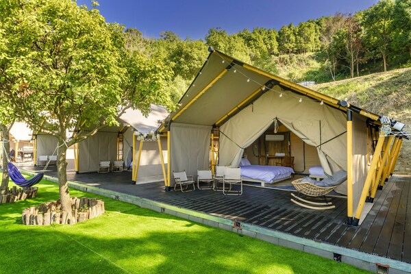 山上种树 L 苗栗豪华懒人露营Glamping L 柴烧泡汤 L 可包区森林系狩猎帐 L 牛樟森林休闲农场 - 大湖鄉