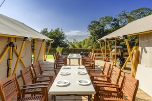 Outdoor dining - Grow Tree Glamping (Dahu)