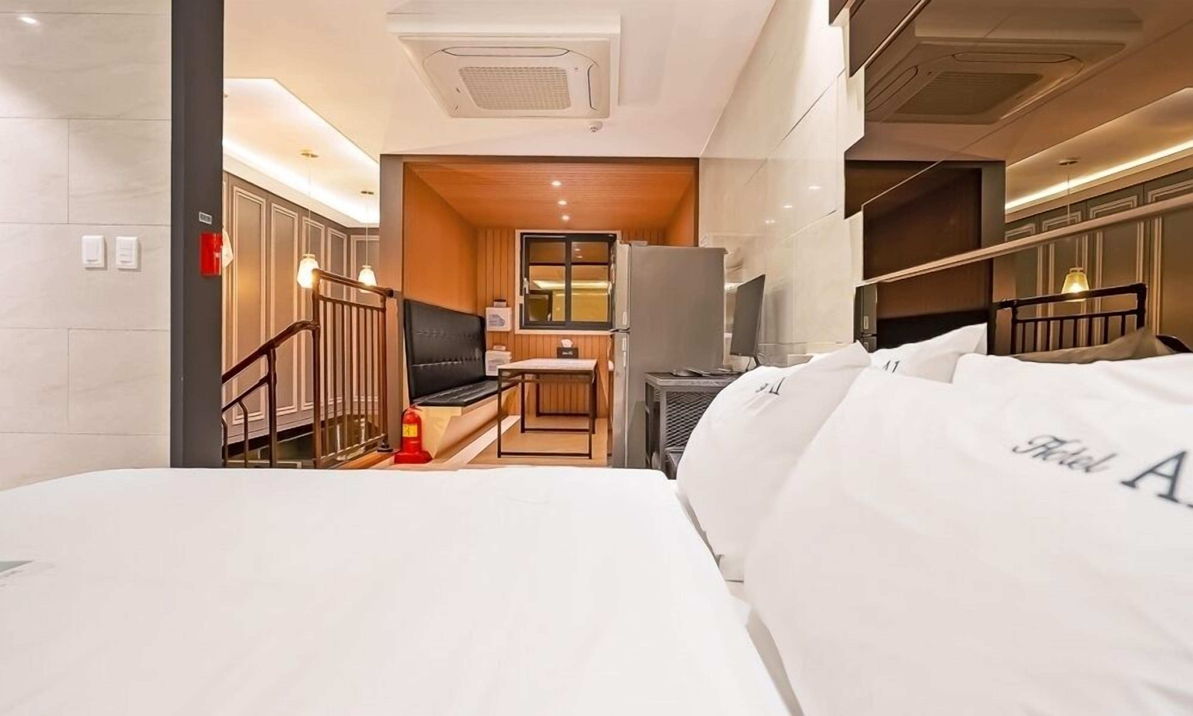 VIP Party Room | Free WiFi, bed sheets