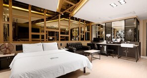 Deluxe Double | Free WiFi, bed sheets