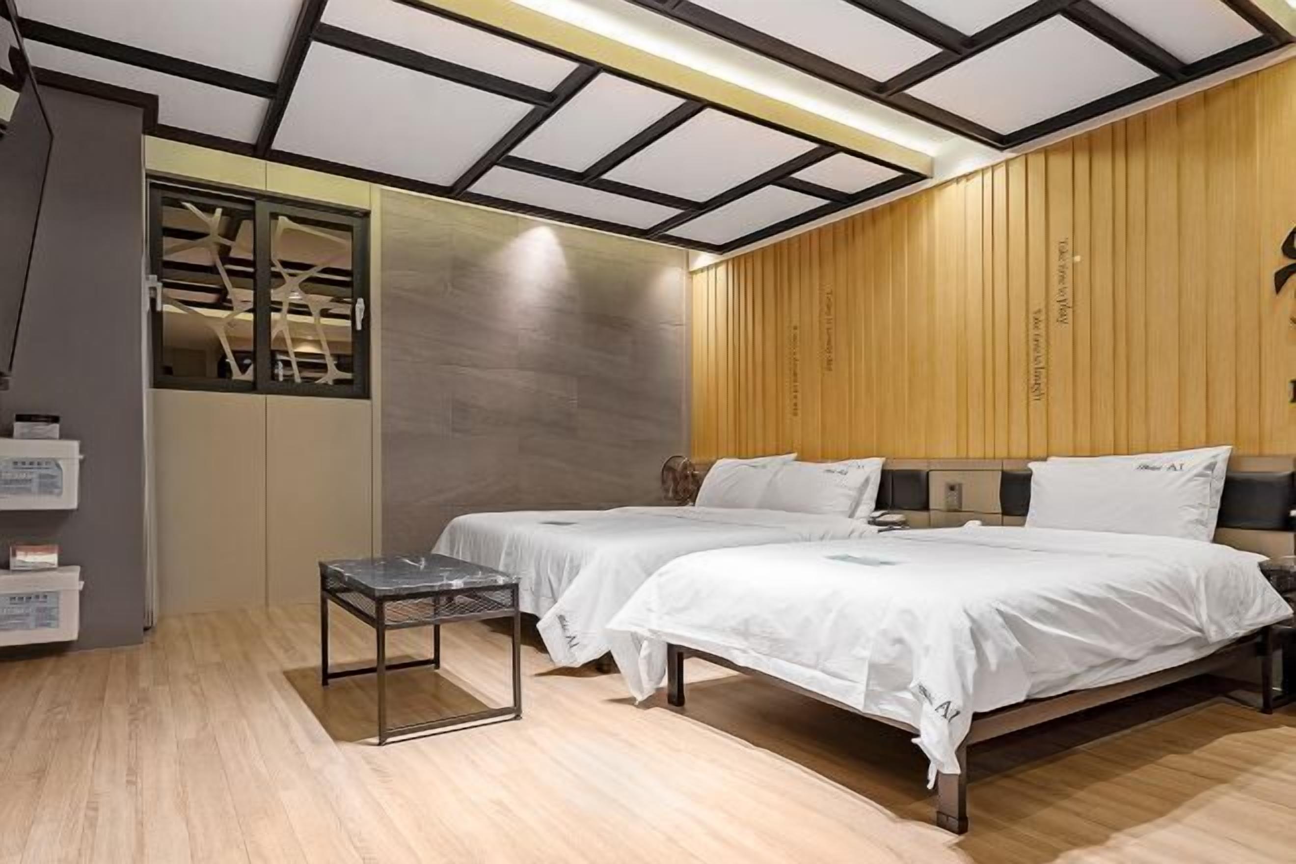 Free WiFi, bed sheets