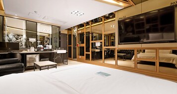 Deluxe Double | Free WiFi, bed sheets