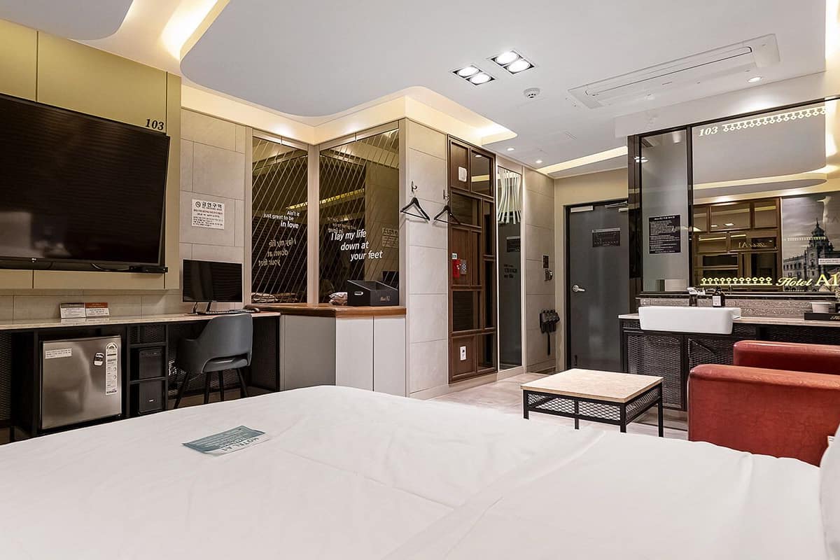 Standard Double | Free WiFi, bed sheets