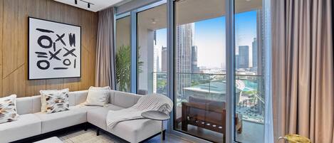 Appartement | Woonruimte | Een 55-inch lcd-televisie met satellietzenders en Netflix