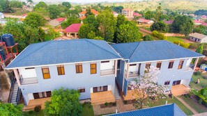 1 bedroom, Egyptian cotton sheets, premium bedding, down comforters - TRISEK HOTEL (Hoima)