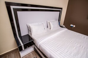 1 bedroom, Egyptian cotton sheets, premium bedding, down comforters - TRISEK HOTEL (Hoima)
