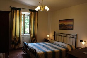 Desk, laptop workspace, iron/ironing board, free WiFi - La Corte dei Banchetti  (Gualdo Cattaneo)