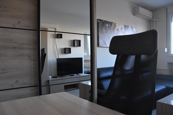 Living area - Cozy Apartment near City Center (Beograd)