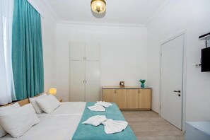 スーペリア ダブルルーム | デスク、遮光カーテン、防音設備、アイロン / アイロン台