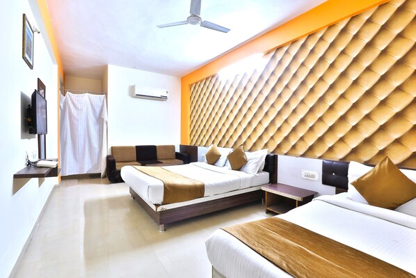 Superior Room | Soundproofing, free WiFi, bed sheets - Hotel Nilkanth (Ahmedabad)