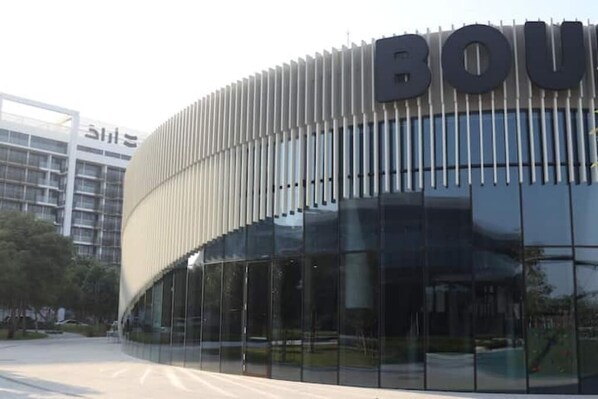 Exterior - Misk 1BR Urban Oasis - Downtown Aljada (الشارقة)