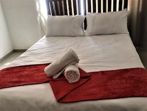 Habitación doble estándar | Sábanas de algodón egipcio, ropa de cama de alta calidad y edredón