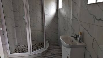 Standard Double Room | Bathroom | Deep soaking tub, towels, soap, shampoo