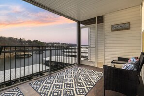 Terrace/patio - The Sunrise Suite – Waterfront Screened Balcony w/Pool! (Lake Ozark)