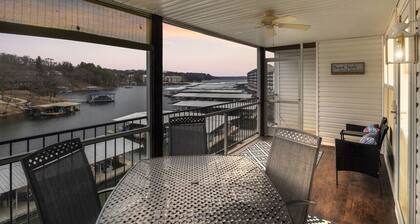 The Sunrise Suite – Waterfront Screened Balcony w/Pool!