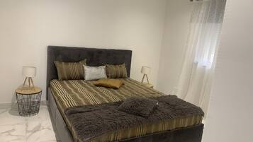 2 Schlafzimmer, Bügeleisen/Bügelbrett, Bettwäsche