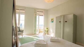 2 bedrooms, desk, iron/ironing board, free WiFi