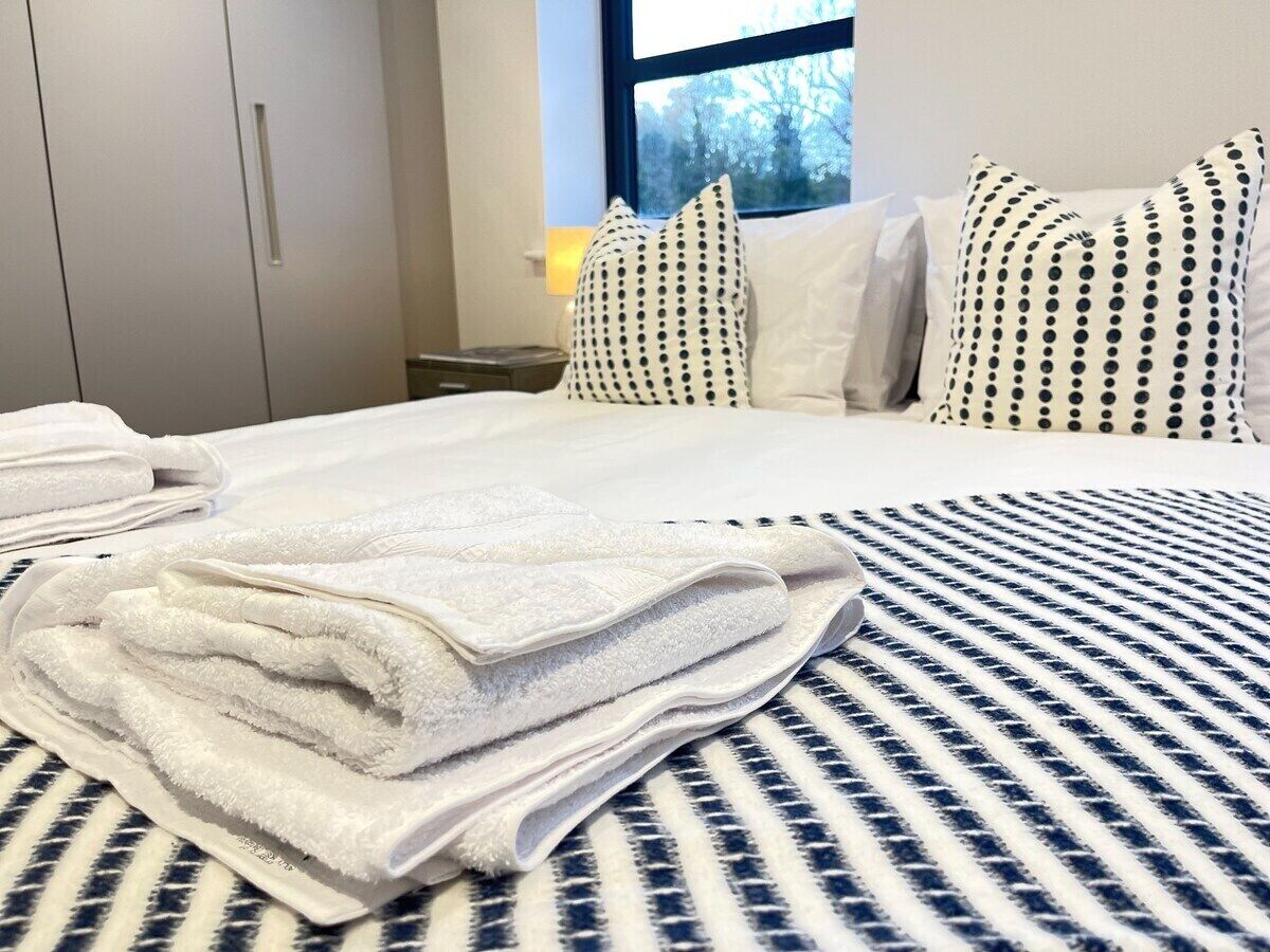 1 dormitorio, tabla de planchar con plancha, wifi gratis y ropa de cama