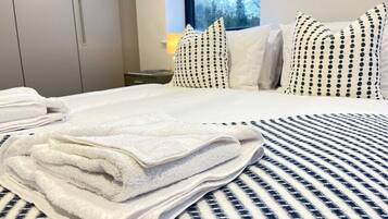 1 dormitorio, tabla de planchar con plancha, wifi gratis y ropa de cama