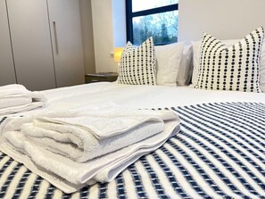 1 habitación, tabla de planchar con plancha, wifi gratis y ropa de cama 