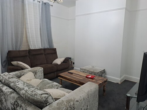 ALOJA LUXURY PLACE. is located in a serene environment in Manchester U.K,
