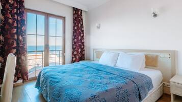 Standard Double Room, Sea View | Desk, bed sheets