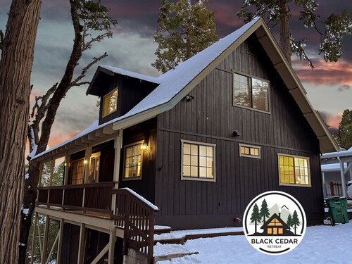 Black Cedar Retreat-Modern Cabin • A/C • Fast Wi-Fi • Gaming Bunkroom