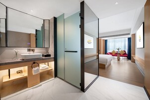 Chambre Simple Supérieure | Chambres insonorisées, Wi-Fi gratuit, draps fournis