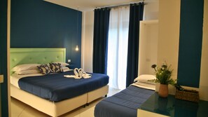 Hypo-allergenic bedding, down duvets, memory-foam beds, minibar - Giardino Archeologico (Sorrento)