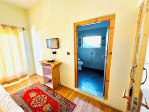 Deluxe Double Room | Bathroom