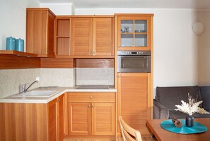 Fridge, microwave, coffee/tea maker, cookware/dishes/utensils - Regina 7 (Alleghe)