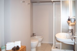 Shower, hair dryer, towels - Regina 7 (Alleghe)