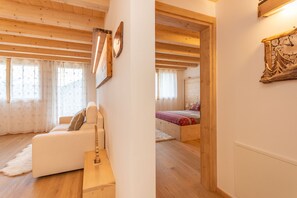 2 室のベッドルーム、WiFi (無料)、ベッドシーツ