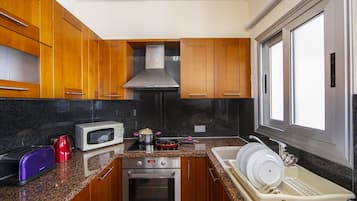 Fridge, microwave, oven, dishwasher