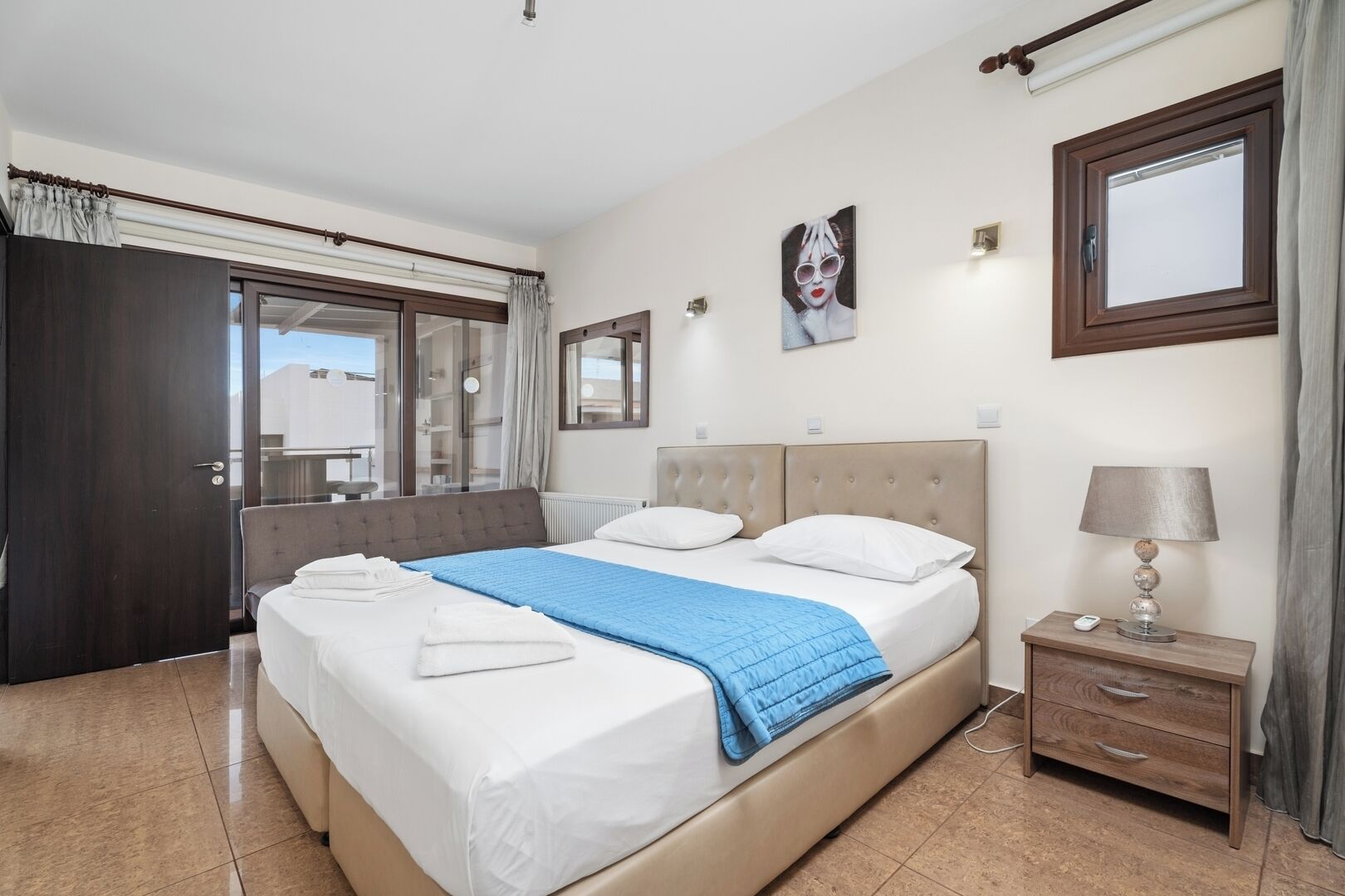 6 habitaciones, tabla de planchar con plancha, wifi y ropa de cama 