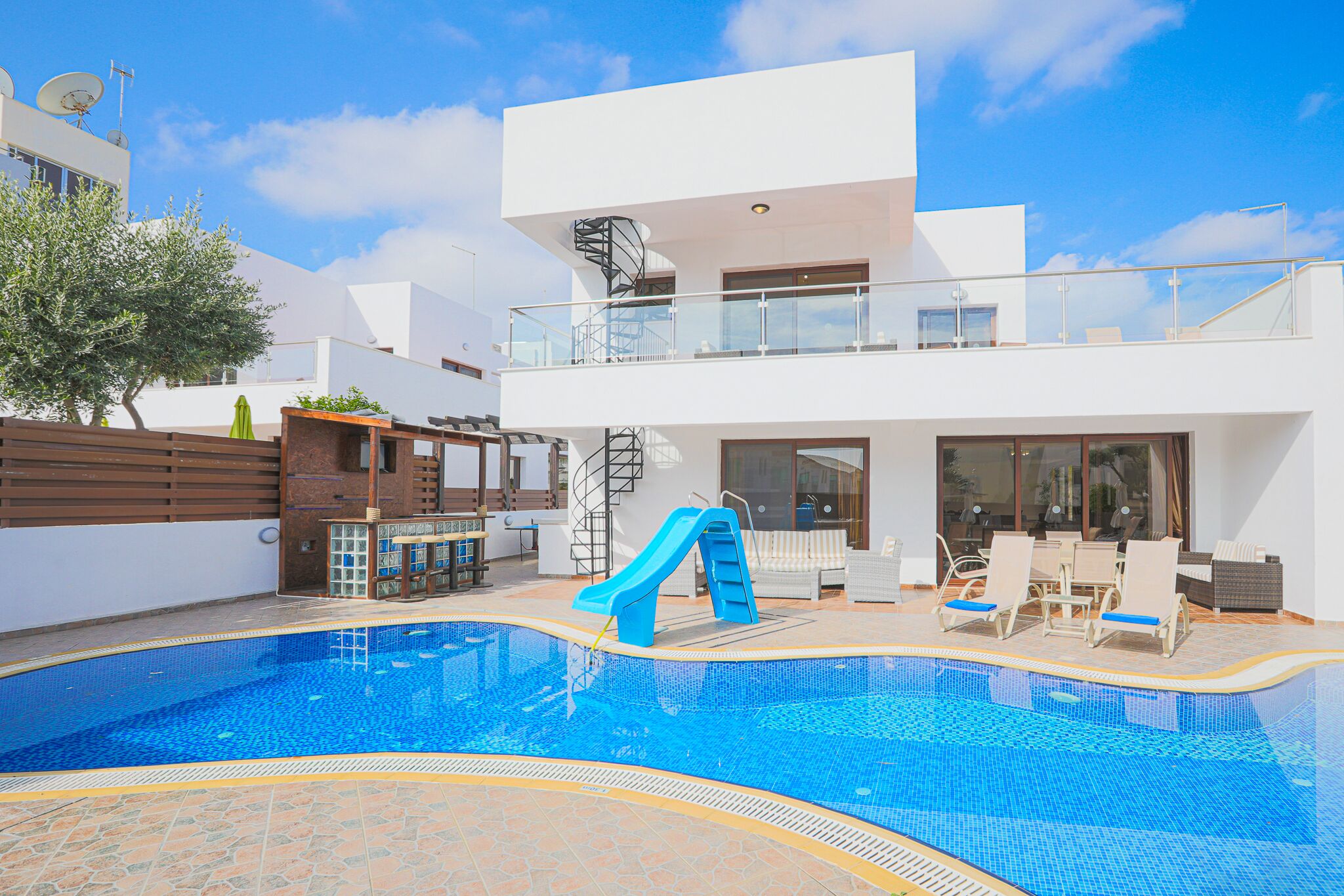 Et oppvarmet basseng