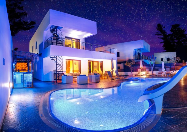 Lämmitetty uima-allas