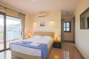 5 bedrooms, iron/ironing board, WiFi, bed sheets - Luxury five bedroom Villa with pool (villa 10) (Protaras)