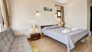 5 slaapkamers, een strijkplank/strijkijzer, wifi, beddengoed