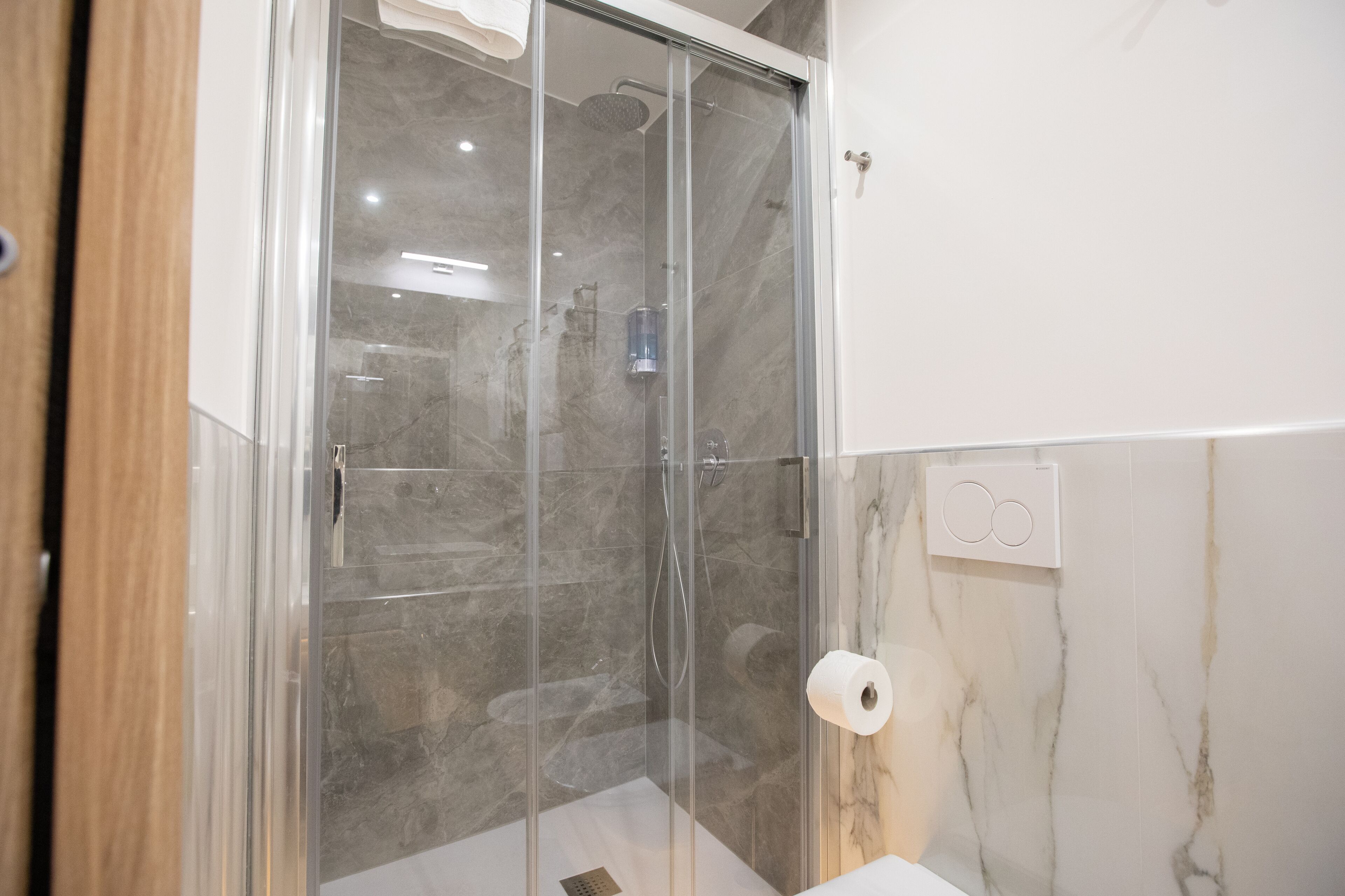 Badkamer met douche