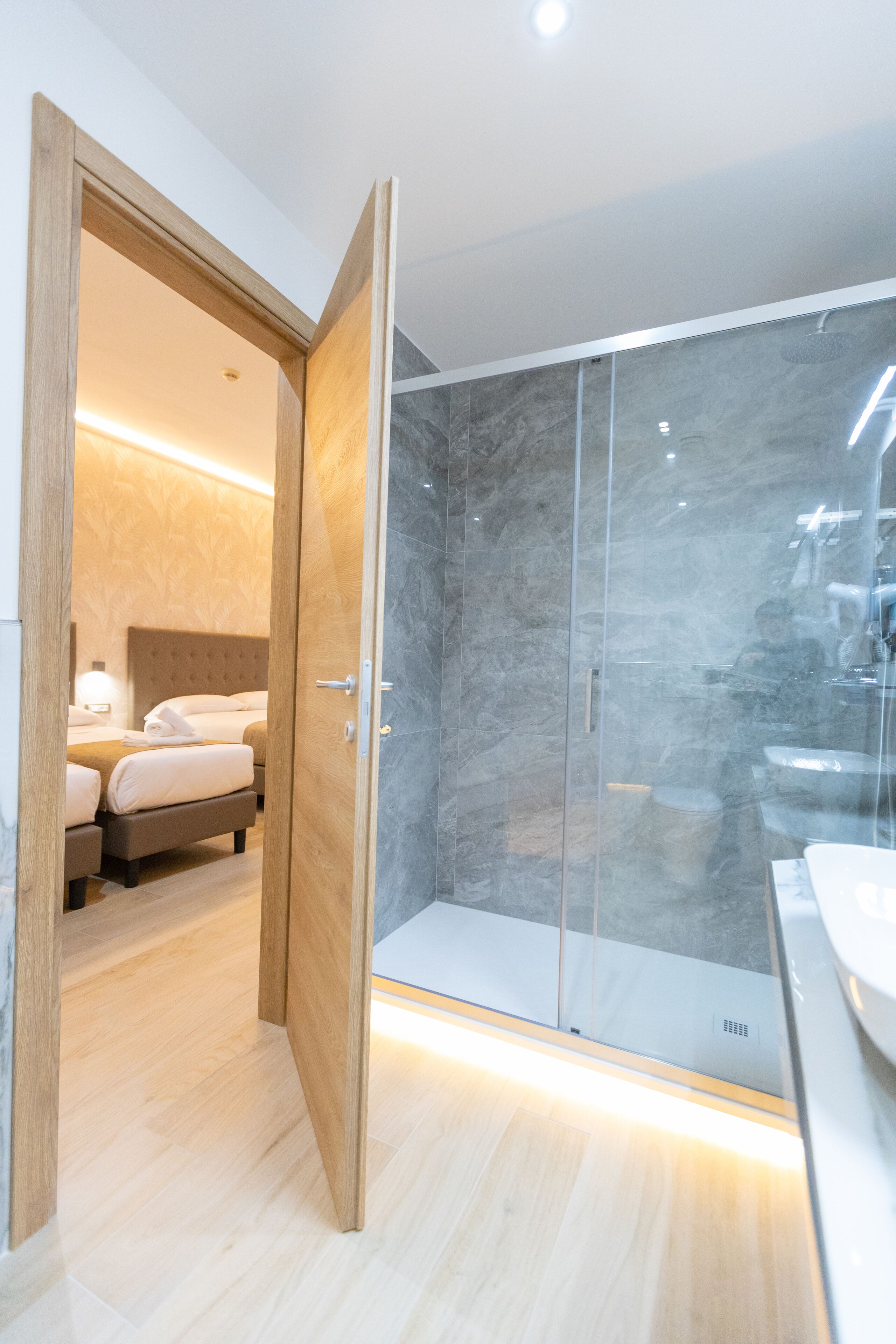 Economy Quadruple Room, 2 Bathrooms | Bathroom