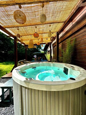 Baignoire à remous extérieure