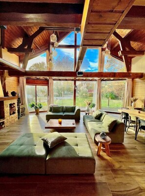 Smart TV, fireplace, video games, ping pong