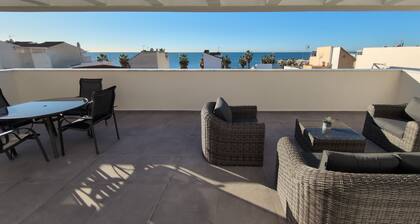Penthouse El Carmelo New, Modernly Furnished with Huge Terrace < 50m from Beach
