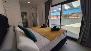 2 slaapkamers, een strijkplank/strijkijzer, reisbedje, gratis wifi