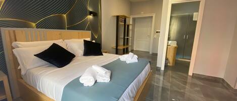 Deluxe kamer | 1 slaapkamer, Italiaanse Frette-lakens, luxe beddengoed, donsdekens