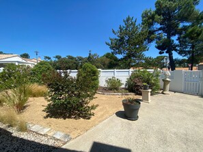 Property grounds - Le Phare House, private garden, near the beach (La Tranche-sur-Mer)